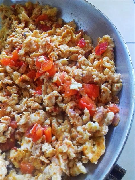 TOMATO SCRAMBLED EGGS / Nairobi Kitchen