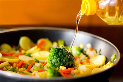 Is Olive Oil and Vegetable Oil the Same Thing? - Substitute Cooking