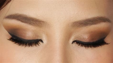 Makeup application for brown eyes