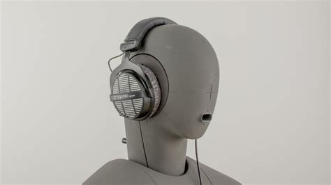 Beyerdynamic DT 990 PRO Review - RTINGS.com