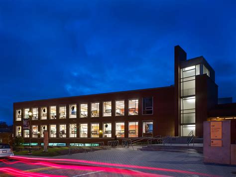 Toronto French School - Moriyama & Teshima Architects