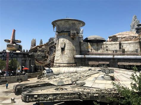 Star Wars: Galaxy’s Edge in Disneyland: Video Tour & First Look Photos ...