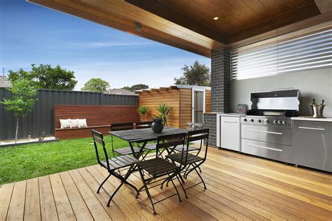 Modern Alfresco Backyard Decking BBQ