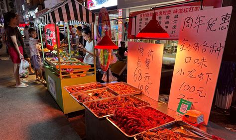 Hundreds of thousands of Hongkongers cross border to mainland China for ...