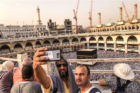 Pilgrims descend on Mecca for 'smart hajj' | ABS-CBN News