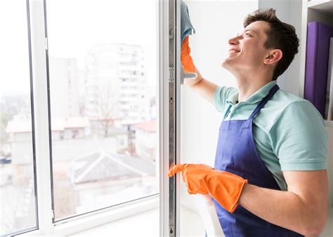 Man cleaning windows Photo | Free Download