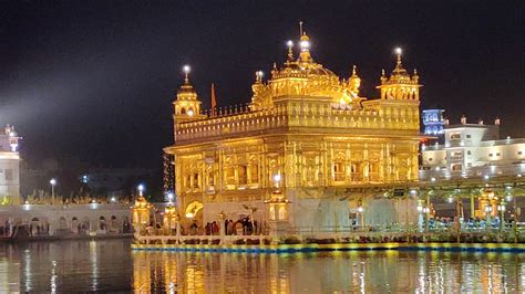 Sri Harmandir Sahib, Amritsar at night - YouTube