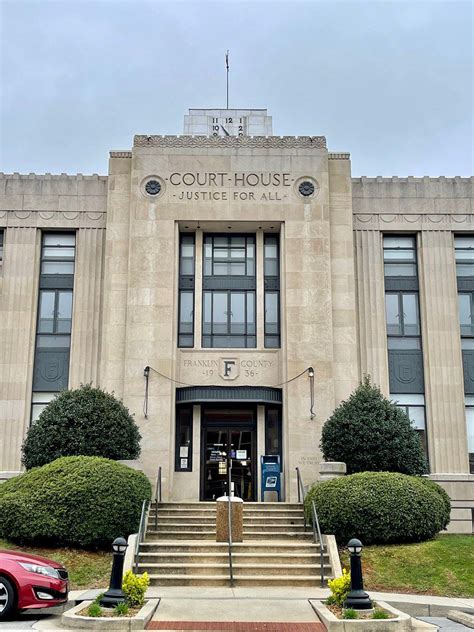 Entryway of Franklin County Courthouse in Winchester, Tennessee. Built in 1936 using the Art ...