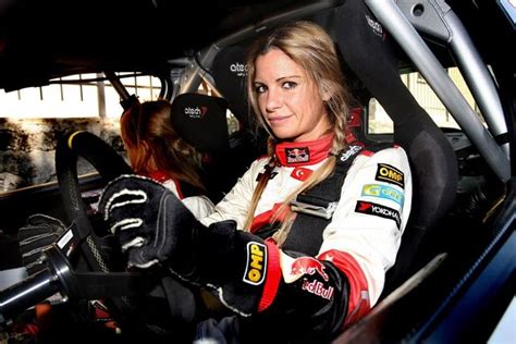 25 Female Race Car Drivers From Around The World in 2020 | Female race car driver, Race cars ...