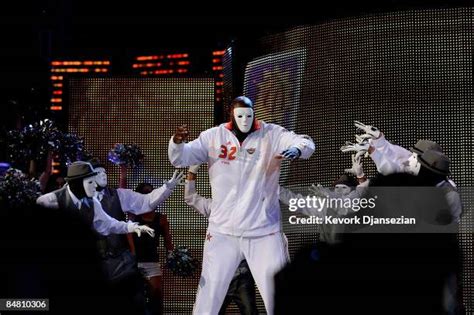 Shaq Dancing Photos and Premium High Res Pictures - Getty Images