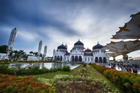 Melihat Masjid Baiturrahman Dari 5 Sudut Pandang - Klayapan.Com | Travel Story - Explore - Discover