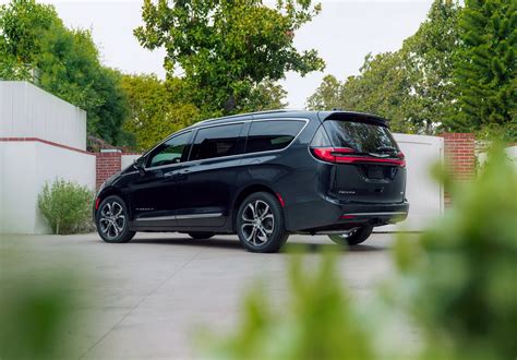 2020 Chrysler Pacifica AWD Launch Edition Orders Open, Priced from ...