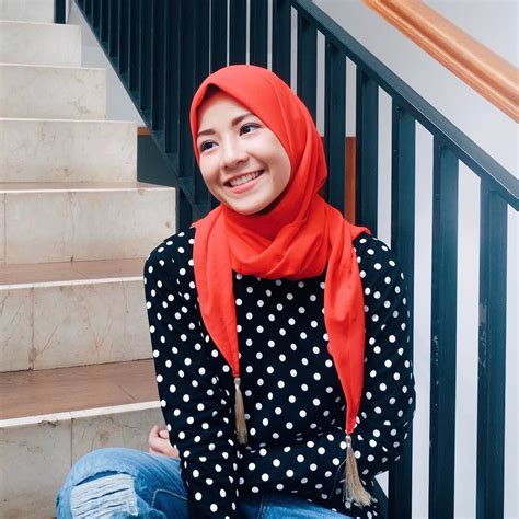 Inspirasi Hijab: 8 Inspirasi Fashion Hijab Trend 2017