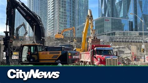 Construction nightmare causes Toronto traffic frustration - YouTube