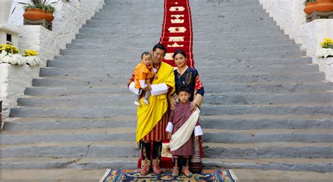 King and Queen of Bhutan unveil new family photo – Royal Central