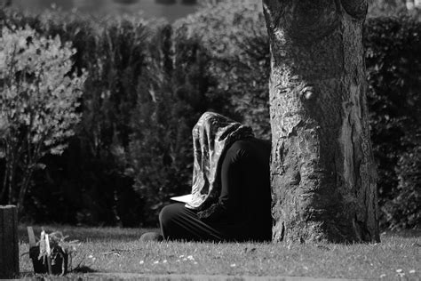Free photo: Woman, Mosque, Islam, Quran, Read - Free Image on Pixabay - 1350624