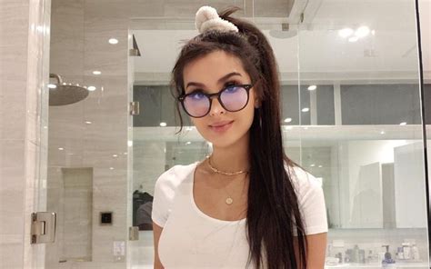 How Old is Sssniperwolf - KingstonknoeFarrell