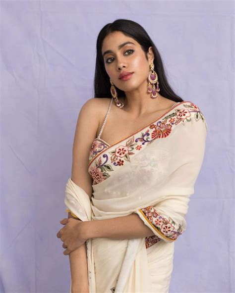 Janhvi Kapoor redefines elegance in this gorgeous saree by Tarun Tahiliani!