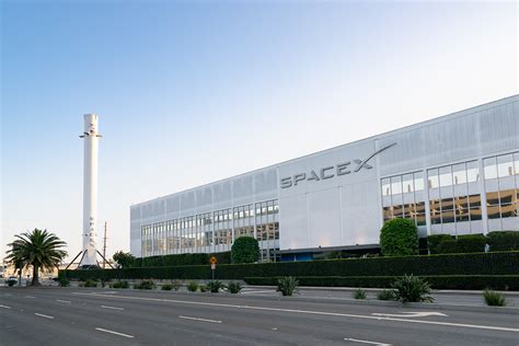 How SpaceX Went From "Colonize Mars" to Military Contracts - InsideHook