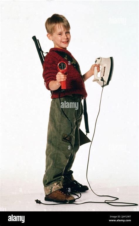 MACAULAY CULKIN, HOME ALONE, 1990 Stock Photo - Alamy