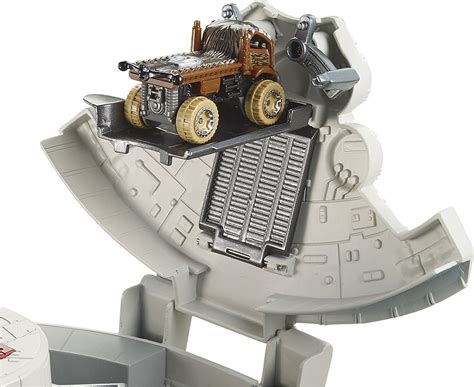 Hot Wheels Star Wars Millennium Falcon Playset DWM85 | You Are My Everything (Yame Inc.)