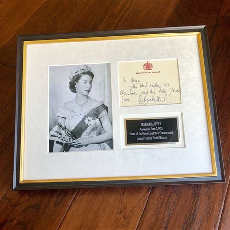 QUEEN ELIZABETH II * BAS LOA * Handwritten Autograph Buckingham Card SIGNED * | signaturist-ink