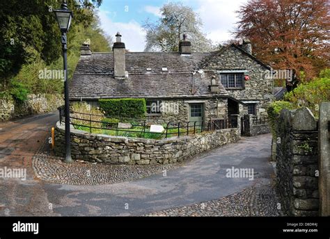 Lake district stone cottage hi-res stock photography and images - Alamy