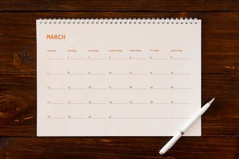 Free Photo | Flat lay desk calendar on wooden table