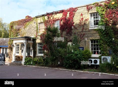 Grove ferry inn kent hi-res stock photography and images - Alamy