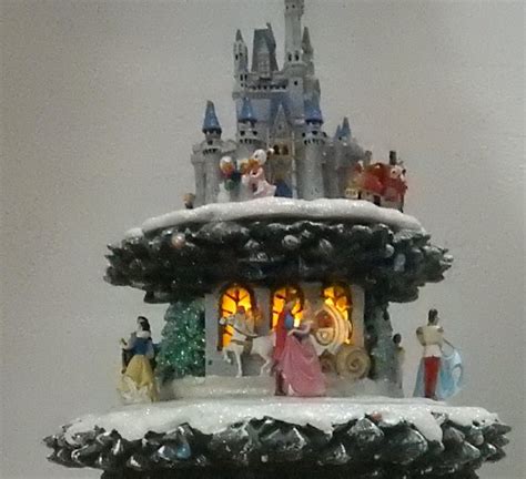 Disney Christmas Tree / Carousel - Catawiki