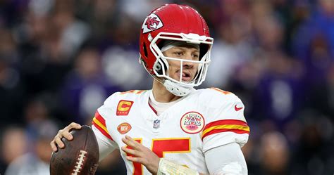 Mahomes, Kelce, Chiefs Celebrated by NFL Fans for Beating Ravens ...