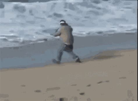 Beach Fail GIF - Beach Fail Run - Discover & Share GIFs