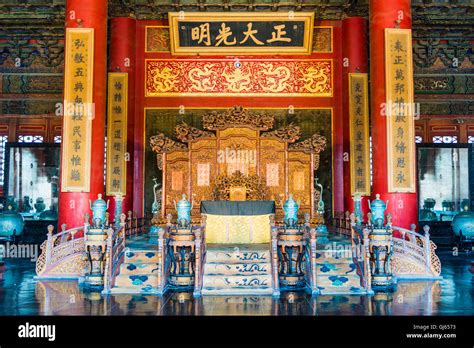 Chinese emperor's throne in Forbidden City Stock Photo - Alamy