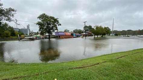 Flooding impacts roads, several traffic lights out in Washington