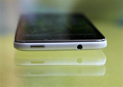 Alcatel's unlocked One Touch Idol has Jelly Bean inside (pictures) - CNET