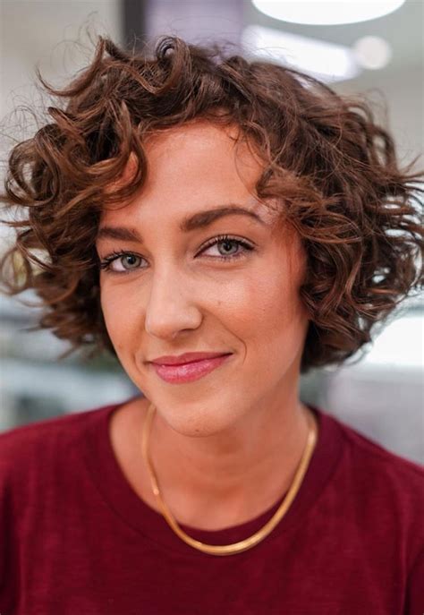 20 Romantic Curly Bob haircuts : Brown Bob Beauty