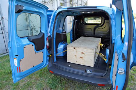 Ford Transit Courier van dimensions (2014-on), capacity, payload ...