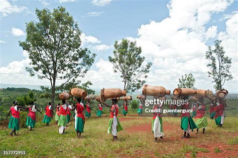 249 Dancers Of Burundi Stock Photos, High-Res Pictures, and Images - Getty Images