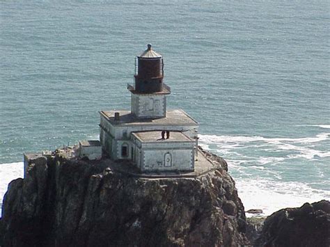 Tillamook Rock Lighthouse, Oregon at Lighthousefriends.com