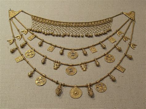 Necklace with pendants | Ancient jewels, Ancient roman jewelry, Old jewelry