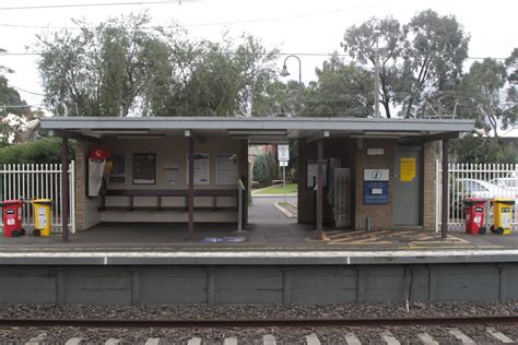 Station building at Mount Waverley platform 2 - Wongm's Rail Gallery