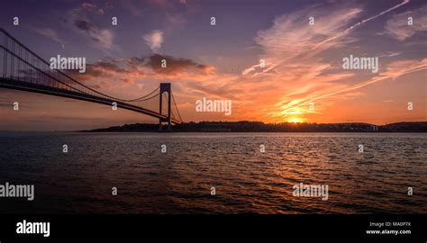 Golden sunset over the Verrazano-Narrows Bridge Stock Photo - Alamy