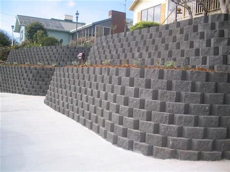 Norfolk Retaining Wall - Bluestone - Island Block Pavers