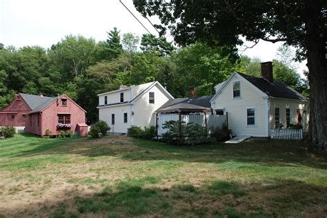 The Cape Cod House, A New England Original - Reading Room | Antique Homes