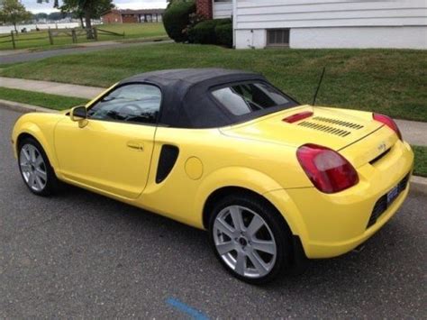 Buy used MR2 SPYDER Manual Convertible 1.8L YELLOW BALCK LEATHER TOYOTA SPYDER in