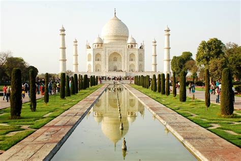 Travel to Agra: Destinations, Hotels, Foods, Transport and Tour Guide