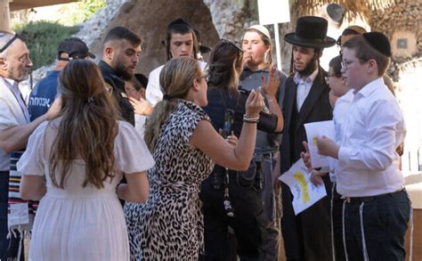 Western Wall rabbi denounces violence at prayers, urges ‘all sides’ to ...