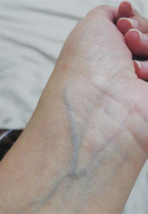 Are my veins blue or green? Trying to find out my undertone. : r ...