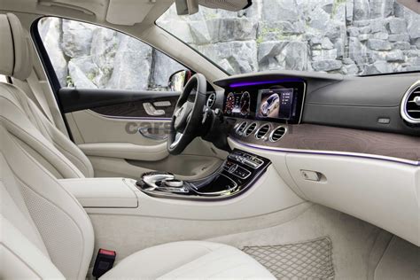 Mercedes-Benz E-class All-Terrain images (1 of 38)