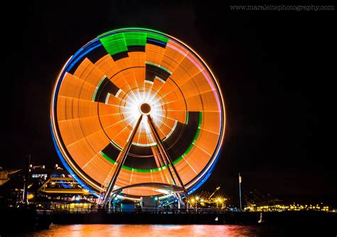 Wow! The Seattle Great Wheel put on a Halloween light show, captured last night by Mara Leite ...